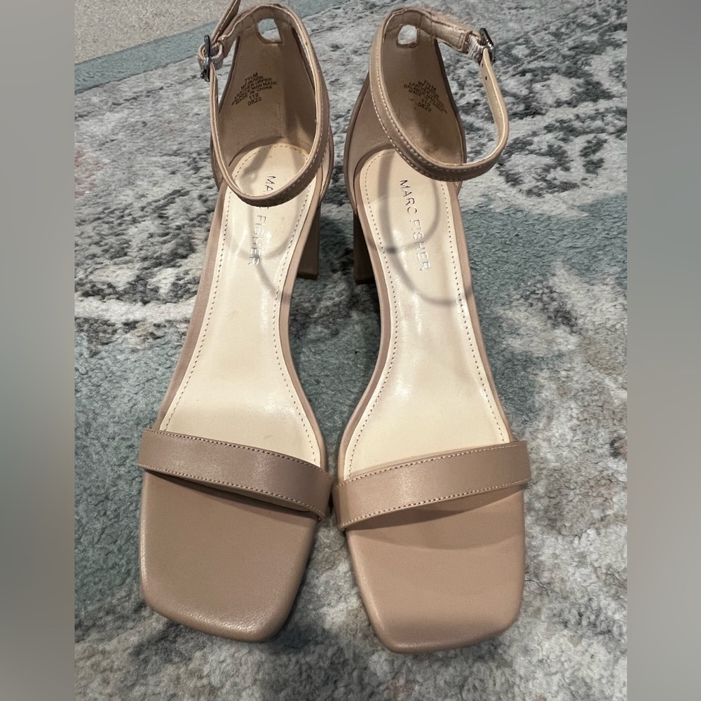 NEW, NEVER WORN Marc Fisher Women's Beige Block Heel Sandals